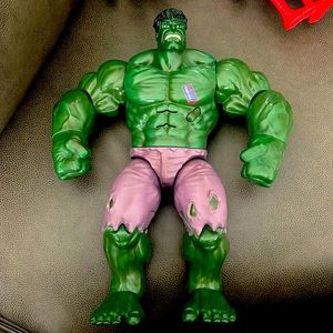 Large Hulk 13” the sound doesn’t work